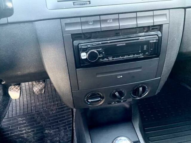 Серый Шкода Фабия, объемом двигателя 1.4 л и пробегом 253 тыс. км за 4900 $, фото 10 на Automoto.ua