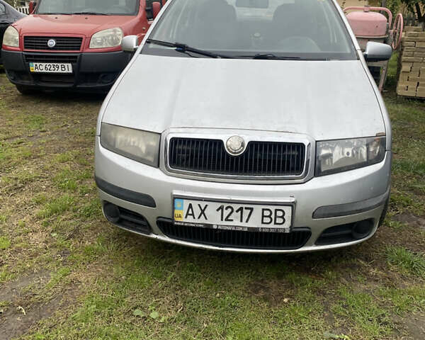 Сірий Шкода Фабія, об'ємом двигуна 1.2 л та пробігом 320 тис. км за 1650 $, фото 1 на Automoto.ua