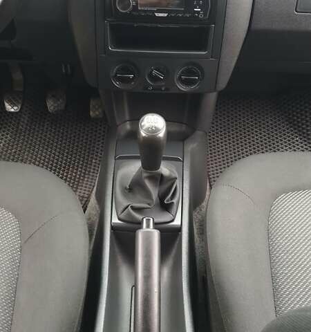 Серый Шкода Фабия, объемом двигателя 1.39 л и пробегом 194 тыс. км за 3850 $, фото 35 на Automoto.ua