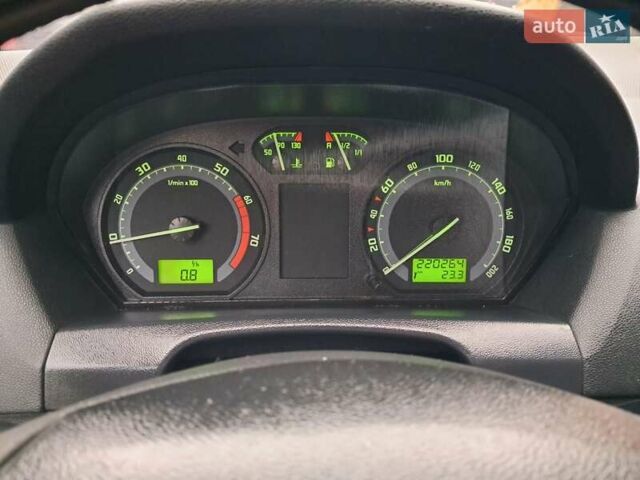 Серый Шкода Фабия, объемом двигателя 1.2 л и пробегом 220 тыс. км за 3999 $, фото 12 на Automoto.ua