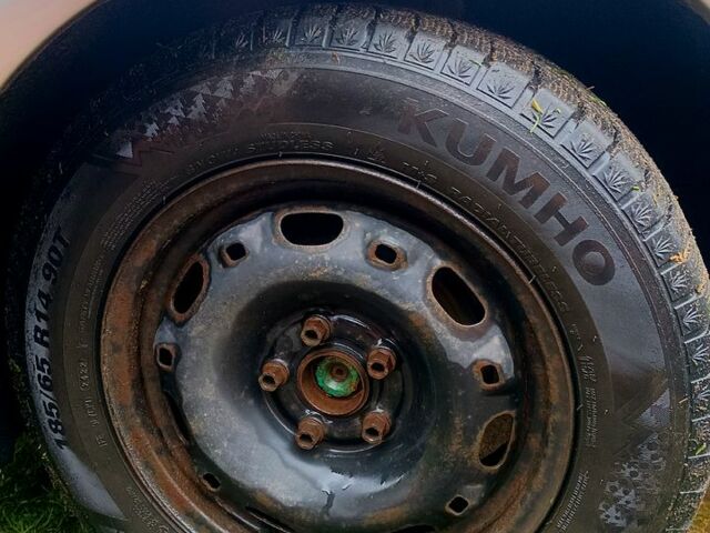 Серый Шкода Фабия, объемом двигателя 1.4 л и пробегом 385 тыс. км за 3530 $, фото 4 на Automoto.ua