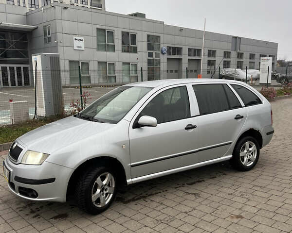 Серый Шкода Фабия, объемом двигателя 1.39 л и пробегом 249 тыс. км за 3500 $, фото 2 на Automoto.ua