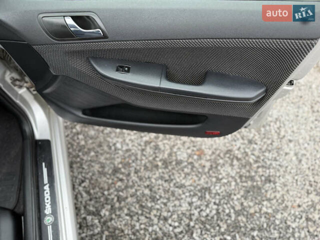 Сірий Шкода Фабія, об'ємом двигуна 1.42 л та пробігом 370 тис. км за 3300 $, фото 35 на Automoto.ua