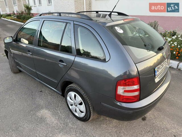 Серый Шкода Фабия, объемом двигателя 1.39 л и пробегом 202 тыс. км за 5200 $, фото 3 на Automoto.ua