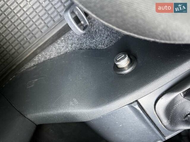 Сірий Шкода Фабія, об'ємом двигуна 1.39 л та пробігом 218 тис. км за 4200 $, фото 6 на Automoto.ua