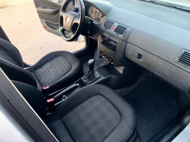 Серый Шкода Фабия, объемом двигателя 1.4 л и пробегом 253 тыс. км за 4900 $, фото 14 на Automoto.ua