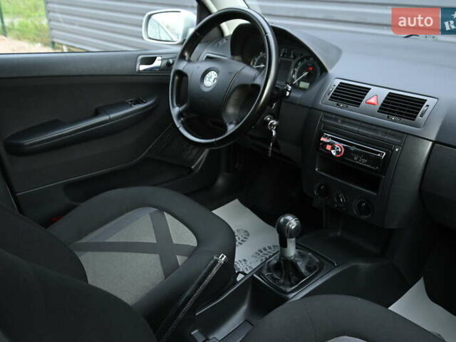 Сірий Шкода Фабія, об'ємом двигуна 1.39 л та пробігом 209 тис. км за 5350 $, фото 24 на Automoto.ua