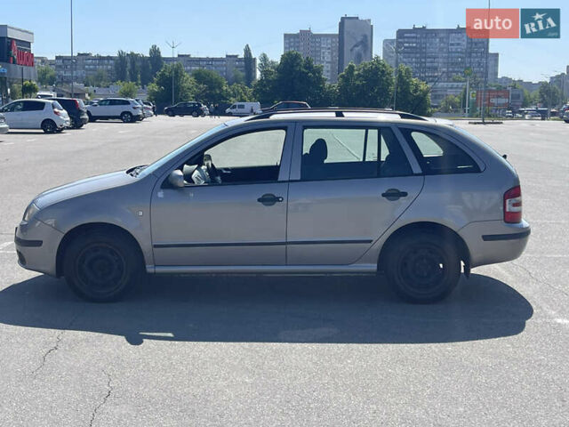 Серый Шкода Фабия, объемом двигателя 1.39 л и пробегом 226 тыс. км за 4900 $, фото 4 на Automoto.ua