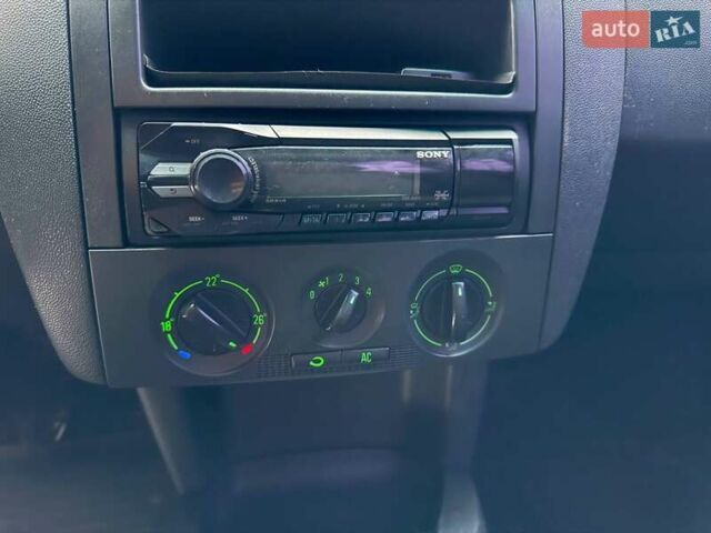 Серый Шкода Фабия, объемом двигателя 1.2 л и пробегом 246 тыс. км за 3290 $, фото 12 на Automoto.ua