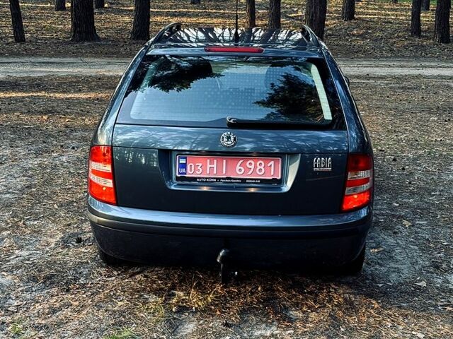 Серый Шкода Фабия, объемом двигателя 1.4 л и пробегом 248 тыс. км за 4999 $, фото 3 на Automoto.ua