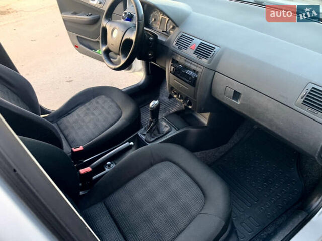 Серый Шкода Фабия, объемом двигателя 1.39 л и пробегом 253 тыс. км за 4900 $, фото 12 на Automoto.ua