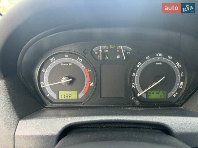 Сірий Шкода Фабія, об'ємом двигуна 1.39 л та пробігом 232 тис. км за 4100 $, фото 22 на Automoto.ua
