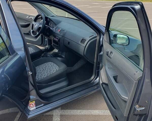 Серый Шкода Фабия, объемом двигателя 1.4 л и пробегом 200 тыс. км за 4900 $, фото 11 на Automoto.ua