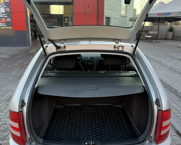 Серый Шкода Фабия, объемом двигателя 1.39 л и пробегом 190 тыс. км за 4300 $, фото 17 на Automoto.ua