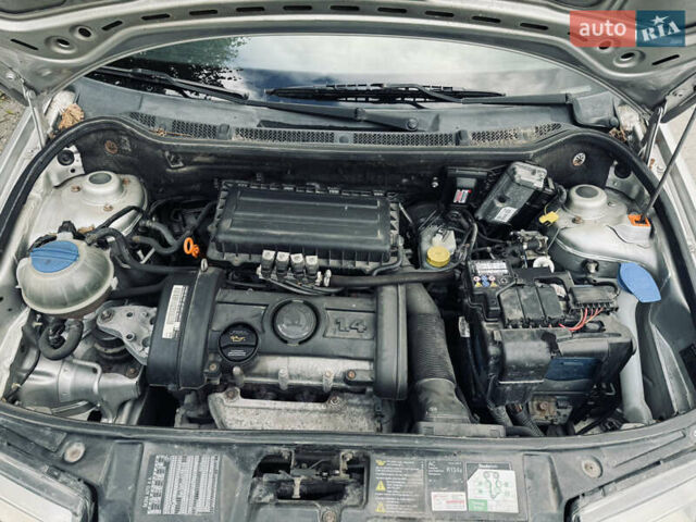 Сірий Шкода Фабія, об'ємом двигуна 1.39 л та пробігом 232 тис. км за 4100 $, фото 16 на Automoto.ua