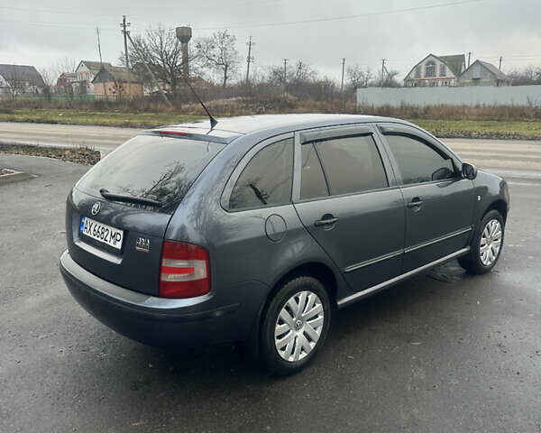 Серый Шкода Фабия, объемом двигателя 1.39 л и пробегом 180 тыс. км за 4350 $, фото 5 на Automoto.ua