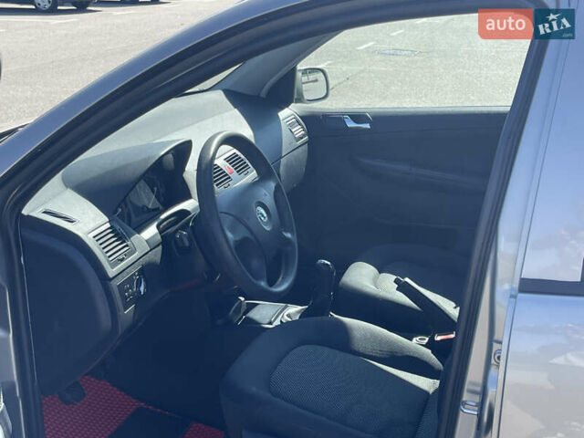 Серый Шкода Фабия, объемом двигателя 1.39 л и пробегом 226 тыс. км за 4900 $, фото 12 на Automoto.ua