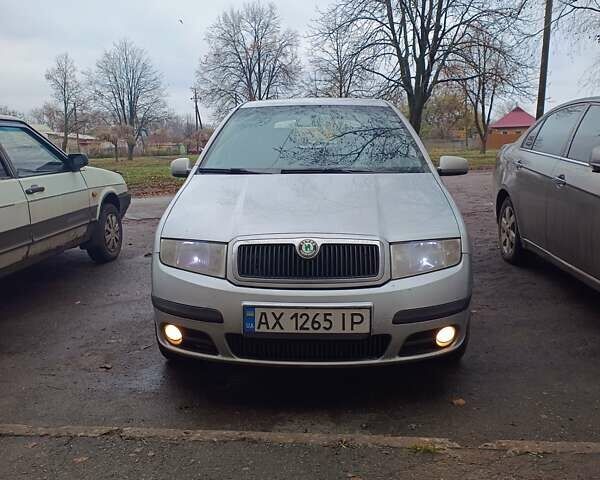 Серый Шкода Фабия, объемом двигателя 1.4 л и пробегом 280 тыс. км за 4300 $, фото 1 на Automoto.ua