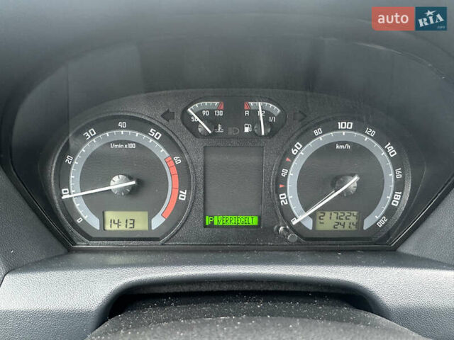 Серый Шкода Фабия, объемом двигателя 1.4 л и пробегом 217 тыс. км за 5499 $, фото 5 на Automoto.ua