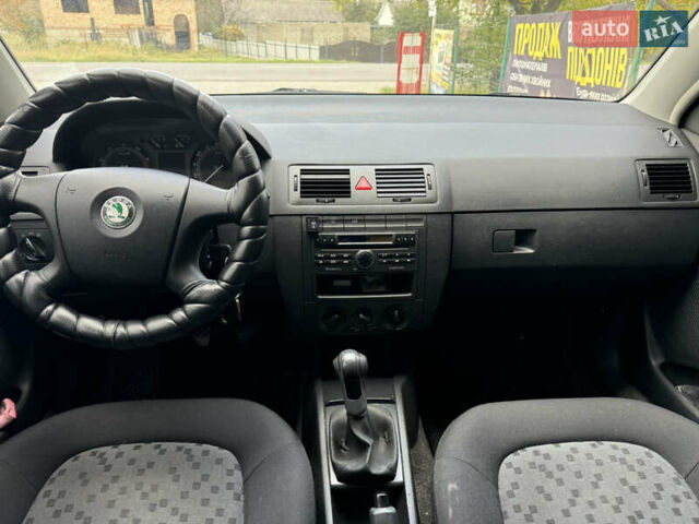 Сірий Шкода Фабія, об'ємом двигуна 1.39 л та пробігом 232 тис. км за 4100 $, фото 14 на Automoto.ua