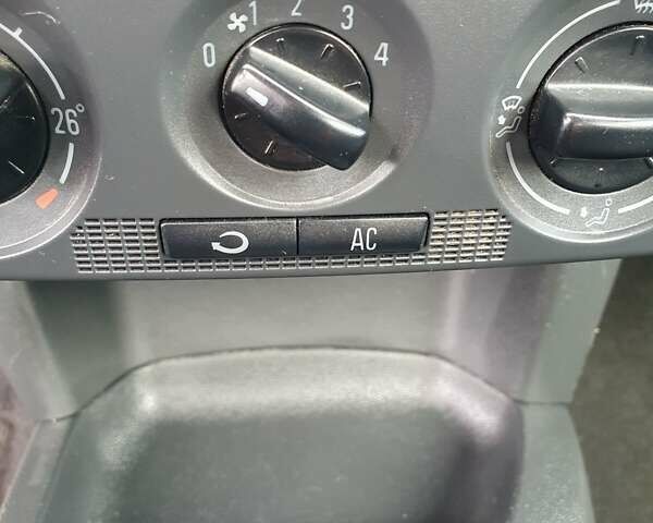 Серый Шкода Фабия, объемом двигателя 1.4 л и пробегом 200 тыс. км за 4900 $, фото 30 на Automoto.ua