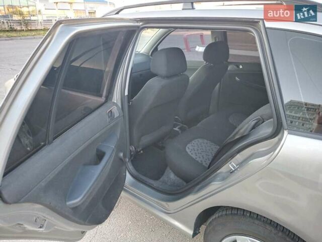 Серый Шкода Фабия, объемом двигателя 1.39 л и пробегом 277 тыс. км за 4800 $, фото 7 на Automoto.ua