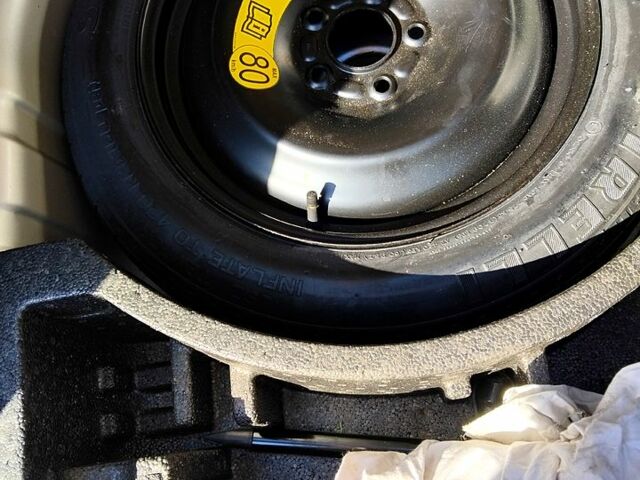 Серый Шкода Фабия, объемом двигателя 1.4 л и пробегом 208 тыс. км за 4400 $, фото 6 на Automoto.ua