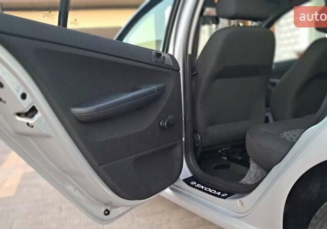 Сірий Шкода Фабія, об'ємом двигуна 1.4 л та пробігом 174 тис. км за 4650 $, фото 14 на Automoto.ua