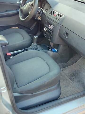 Серый Шкода Фабия, объемом двигателя 1.4 л и пробегом 290 тыс. км за 4000 $, фото 4 на Automoto.ua