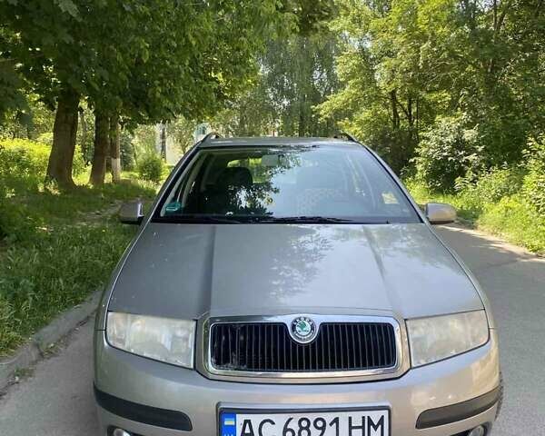 Серый Шкода Фабия, объемом двигателя 1.39 л и пробегом 329 тыс. км за 4600 $, фото 3 на Automoto.ua