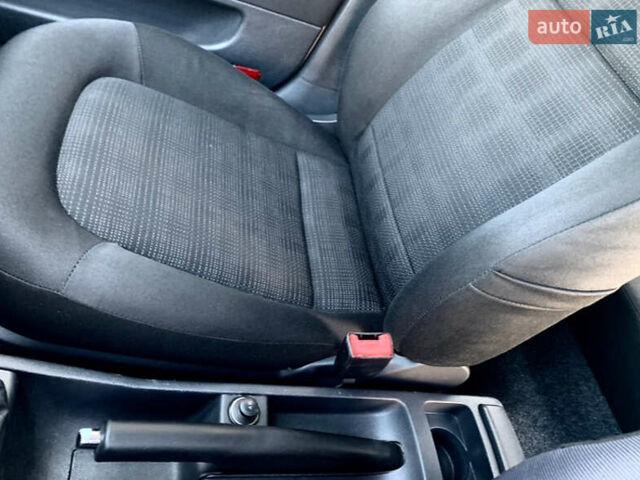 Серый Шкода Фабия, объемом двигателя 1.39 л и пробегом 253 тыс. км за 4900 $, фото 9 на Automoto.ua