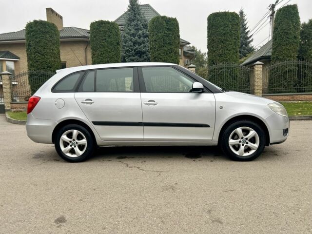 Серый Шкода Фабия, объемом двигателя 1.6 л и пробегом 247 тыс. км за 5350 $, фото 1 на Automoto.ua