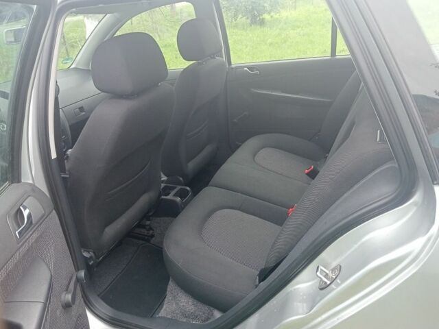 Серый Шкода Фабия, объемом двигателя 1.4 л и пробегом 183 тыс. км за 5360 $, фото 3 на Automoto.ua