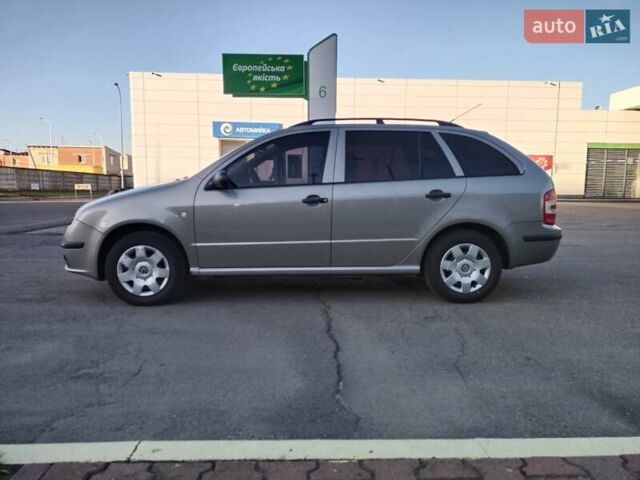 Серый Шкода Фабия, объемом двигателя 1.39 л и пробегом 277 тыс. км за 4800 $, фото 3 на Automoto.ua
