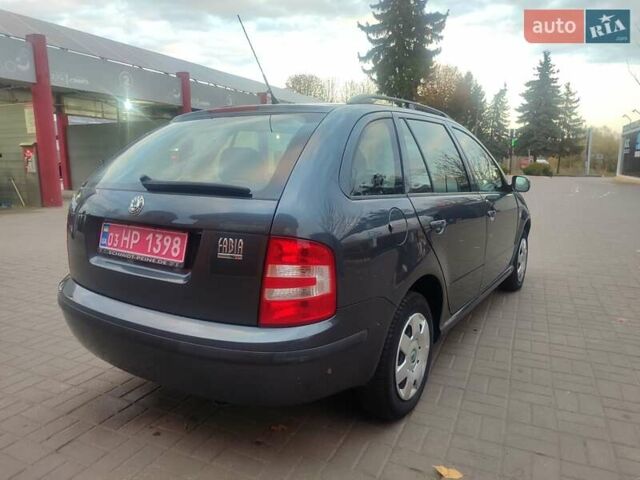 Сірий Шкода Фабія, об'ємом двигуна 1.39 л та пробігом 180 тис. км за 4440 $, фото 1 на Automoto.ua
