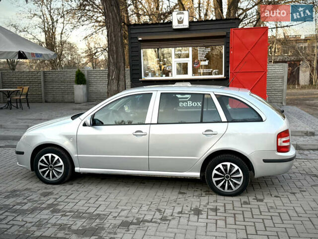 Серый Шкода Фабия, объемом двигателя 1.39 л и пробегом 190 тыс. км за 4300 $, фото 9 на Automoto.ua