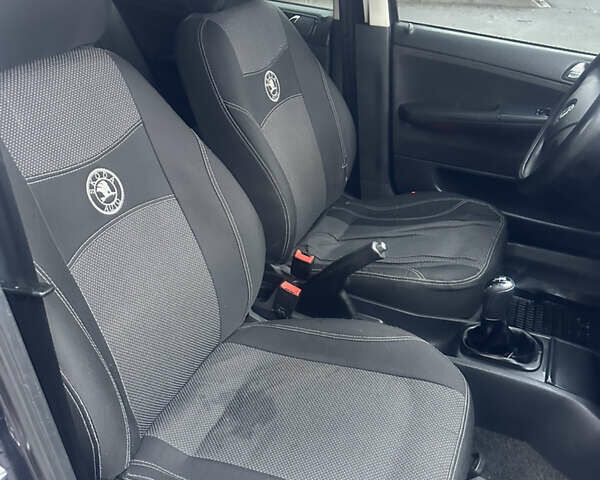 Серый Шкода Фабия, объемом двигателя 1.39 л и пробегом 180 тыс. км за 4350 $, фото 12 на Automoto.ua