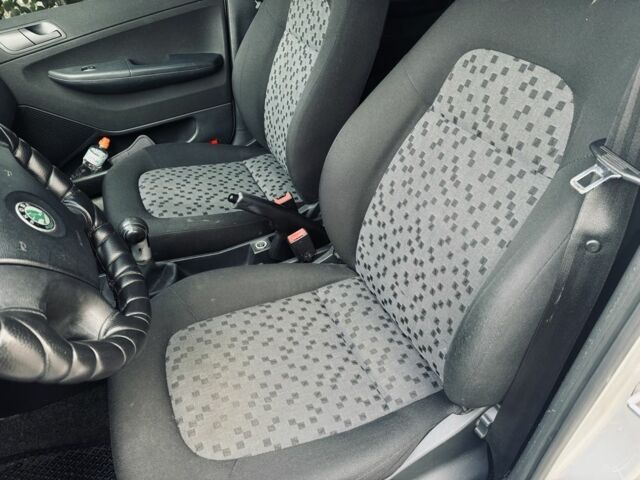 Сірий Шкода Фабія, об'ємом двигуна 1.4 л та пробігом 230 тис. км за 4500 $, фото 7 на Automoto.ua