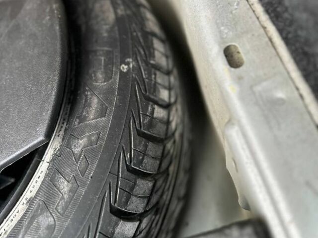 Серый Шкода Фабия, объемом двигателя 1.4 л и пробегом 154 тыс. км за 4400 $, фото 20 на Automoto.ua