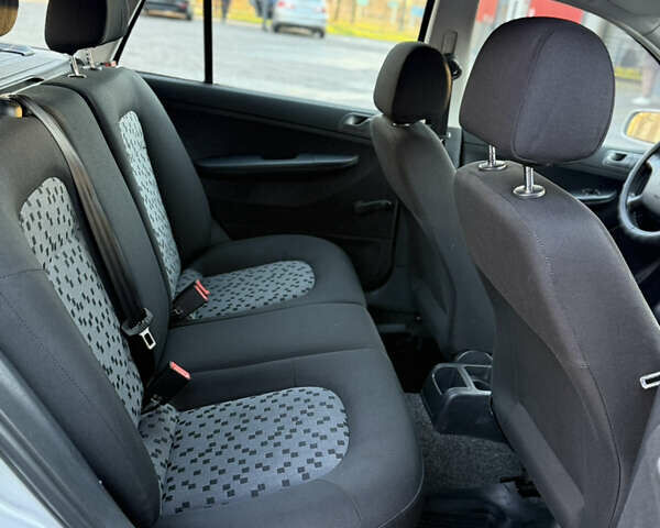 Серый Шкода Фабия, объемом двигателя 1.39 л и пробегом 190 тыс. км за 4300 $, фото 16 на Automoto.ua