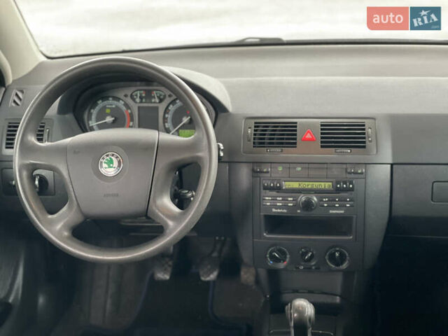 Серый Шкода Фабия, объемом двигателя 1.4 л и пробегом 231 тыс. км за 4500 $, фото 15 на Automoto.ua