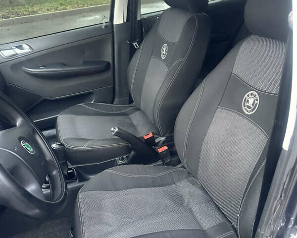 Серый Шкода Фабия, объемом двигателя 1.39 л и пробегом 180 тыс. км за 4350 $, фото 9 на Automoto.ua