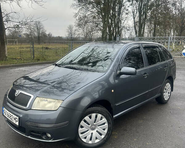 Серый Шкода Фабия, объемом двигателя 1.39 л и пробегом 180 тыс. км за 4350 $, фото 2 на Automoto.ua