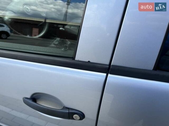 Сірий Шкода Фабія, об'ємом двигуна 1.42 л та пробігом 241 тис. км за 3800 $, фото 10 на Automoto.ua