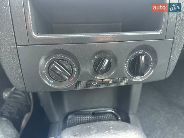 Шкода Фабия 2007 в Чернигове на Automoto.ua Серый Шкода Фабия, объемом двигателя 1.4 л и пробегом 193 тыс. км за 5400 $, фото 18 на Automoto.ua