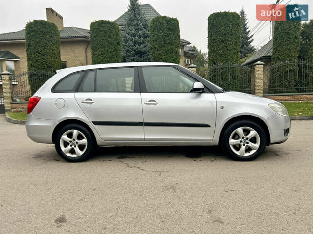 Серый Шкода Фабия, объемом двигателя 1.6 л и пробегом 247 тыс. км за 5150 $, фото 2 на Automoto.ua