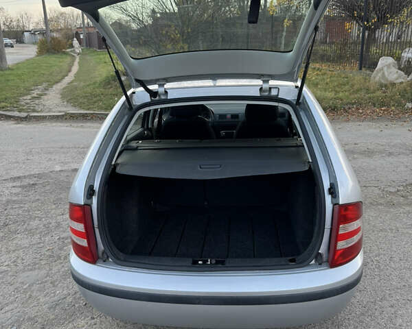 Серый Шкода Фабия, объемом двигателя 1.4 л и пробегом 183 тыс. км за 4500 $, фото 7 на Automoto.ua