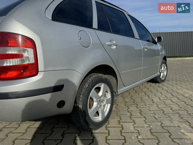 Сірий Шкода Фабія, об'ємом двигуна 1.39 л та пробігом 232 тис. км за 4100 $, фото 3 на Automoto.ua