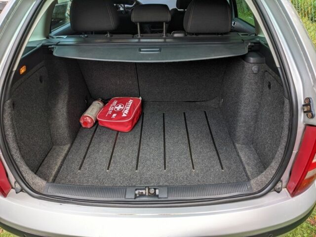 Серый Шкода Фабия, объемом двигателя 1.4 л и пробегом 222 тыс. км за 4000 $, фото 4 на Automoto.ua