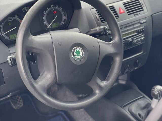 Серый Шкода Фабия, объемом двигателя 1.4 л и пробегом 231 тыс. км за 4500 $, фото 19 на Automoto.ua